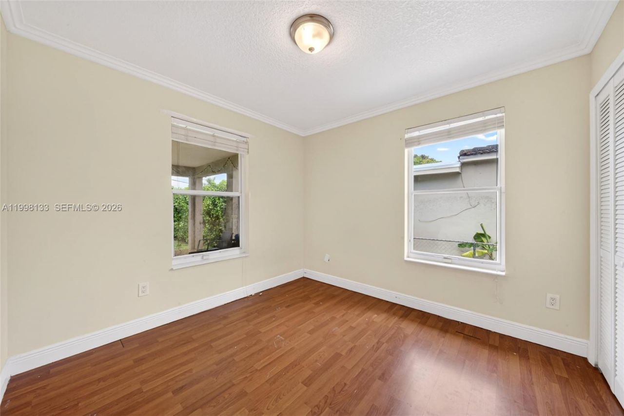 6881 SW 27th St, Miami, FL 33155 Photo