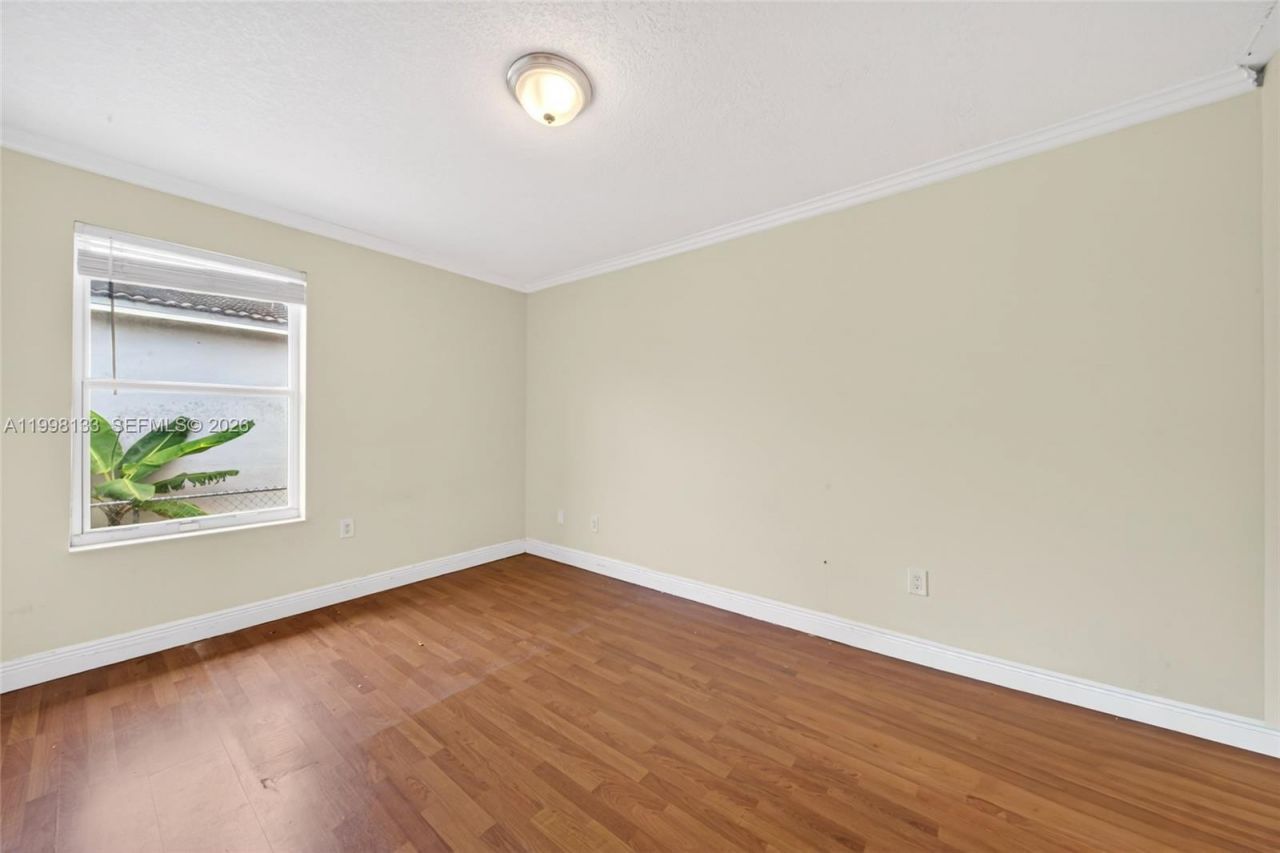 6881 SW 27th St, Miami, FL 33155 Photo