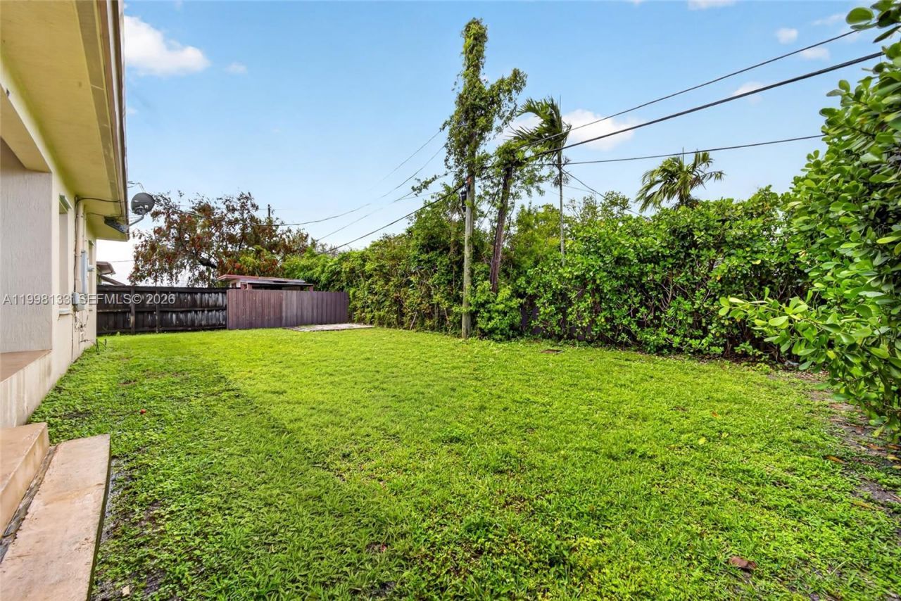 6881 SW 27th St, Miami, FL 33155 Photo