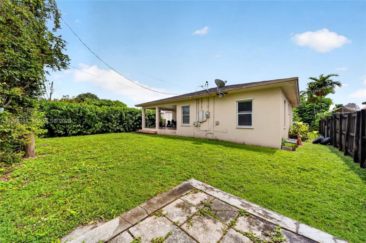 6881 SW 27th St, Miami, FL 33155 Photo