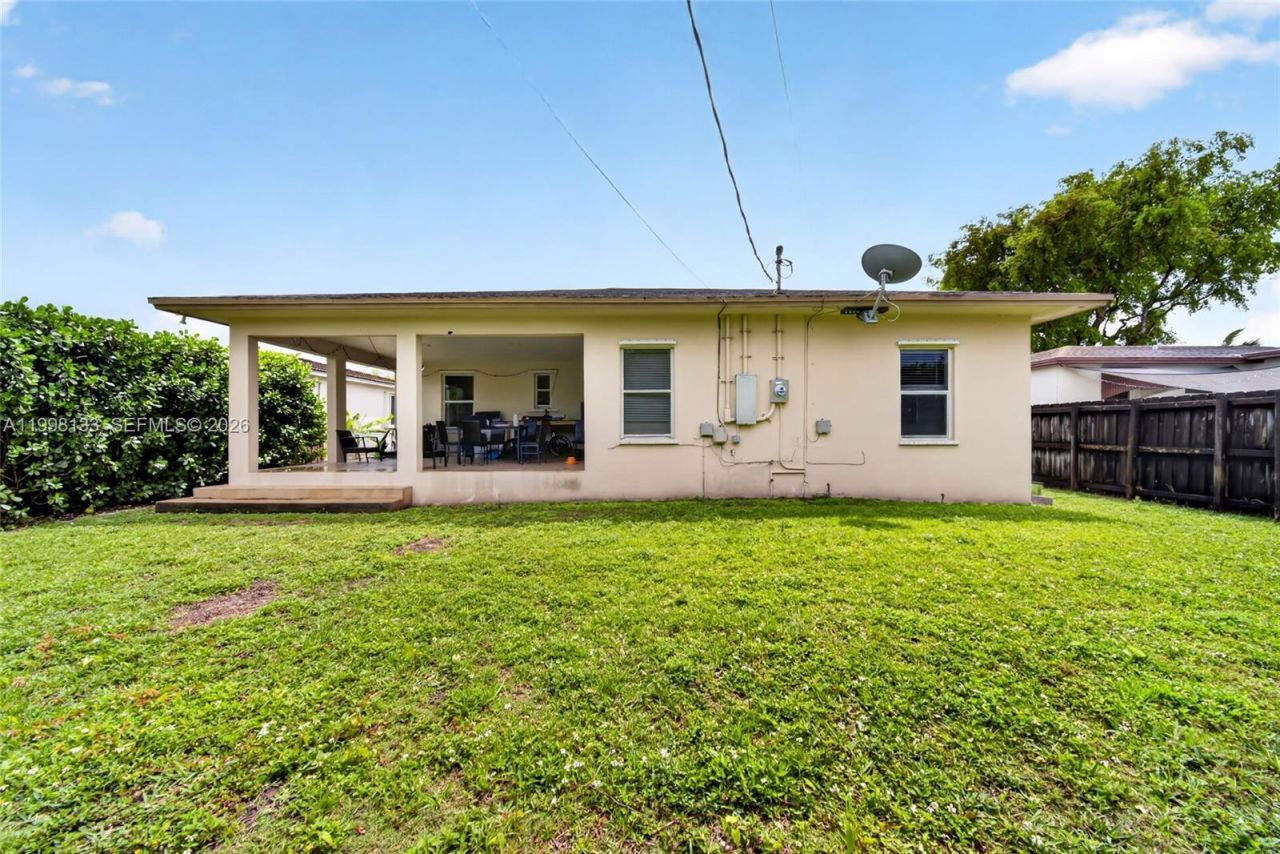 6881 SW 27th St, Miami, FL 33155 Photo