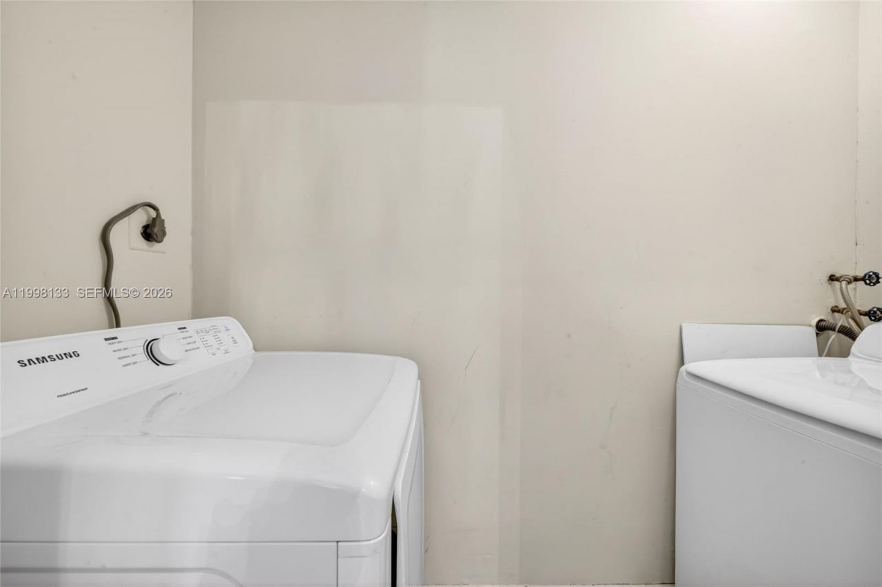 6881 SW 27th St, Miami, FL 33155 Photo