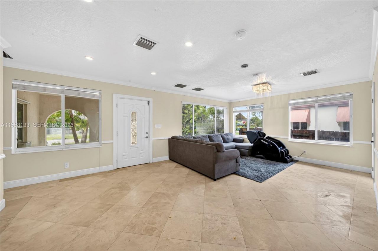 6881 SW 27th St, Miami, FL 33155 Photo