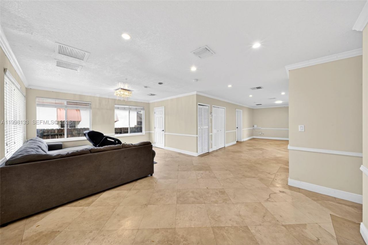 6881 SW 27th St, Miami, FL 33155 Photo