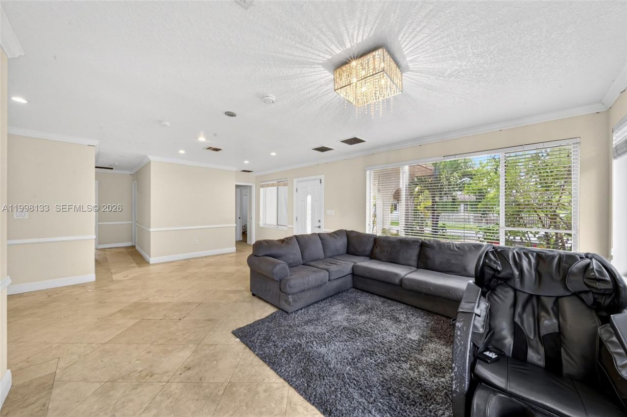 6881 SW 27th St, Miami, FL 33155 Photo