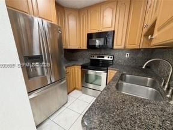 2565 W 56th St, Unit 101, Hialeah, FL 33016