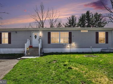 4 GASLIGHT PLACE , QUAKERTOWN, PA 18951