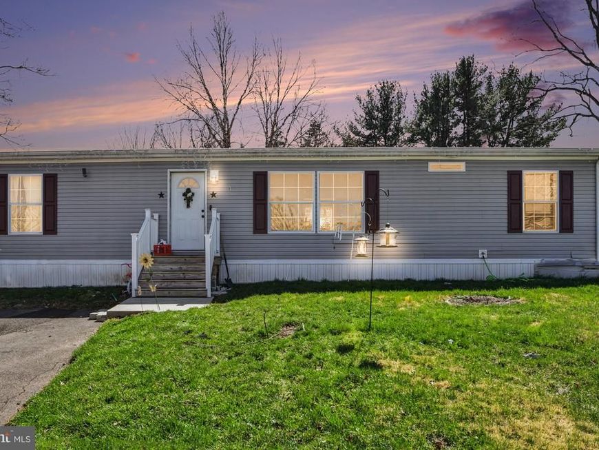 4 Gaslight Place , Quakertown, PA 18951 Main Photo