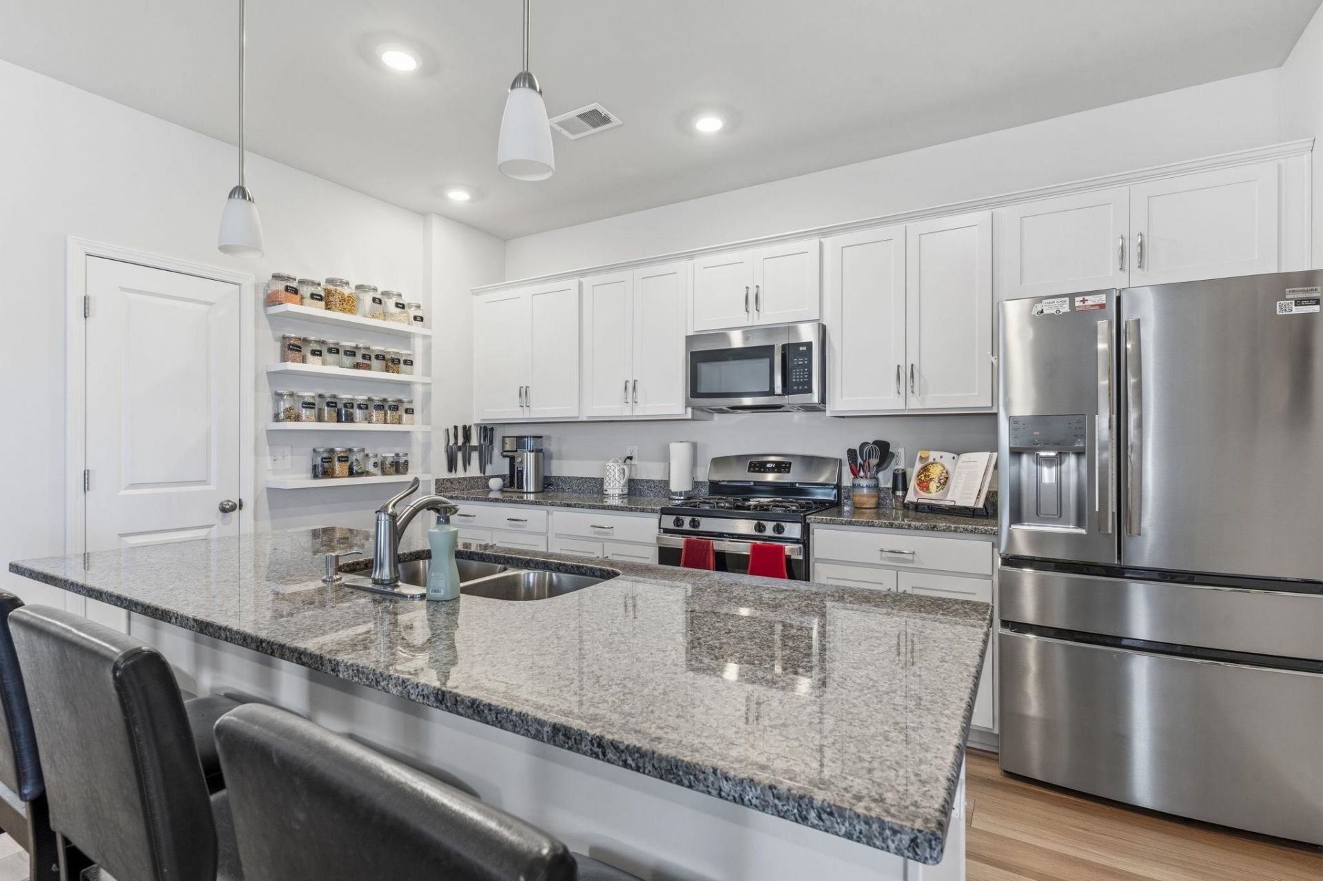 1435 Bellaria Way  Photo 5