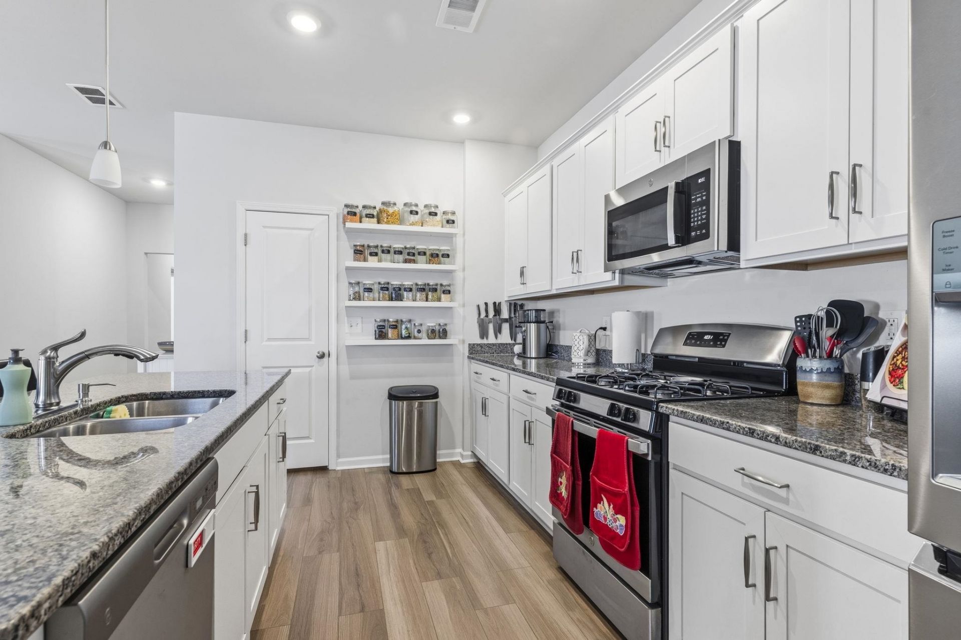 1435 Bellaria Way  Photo 7