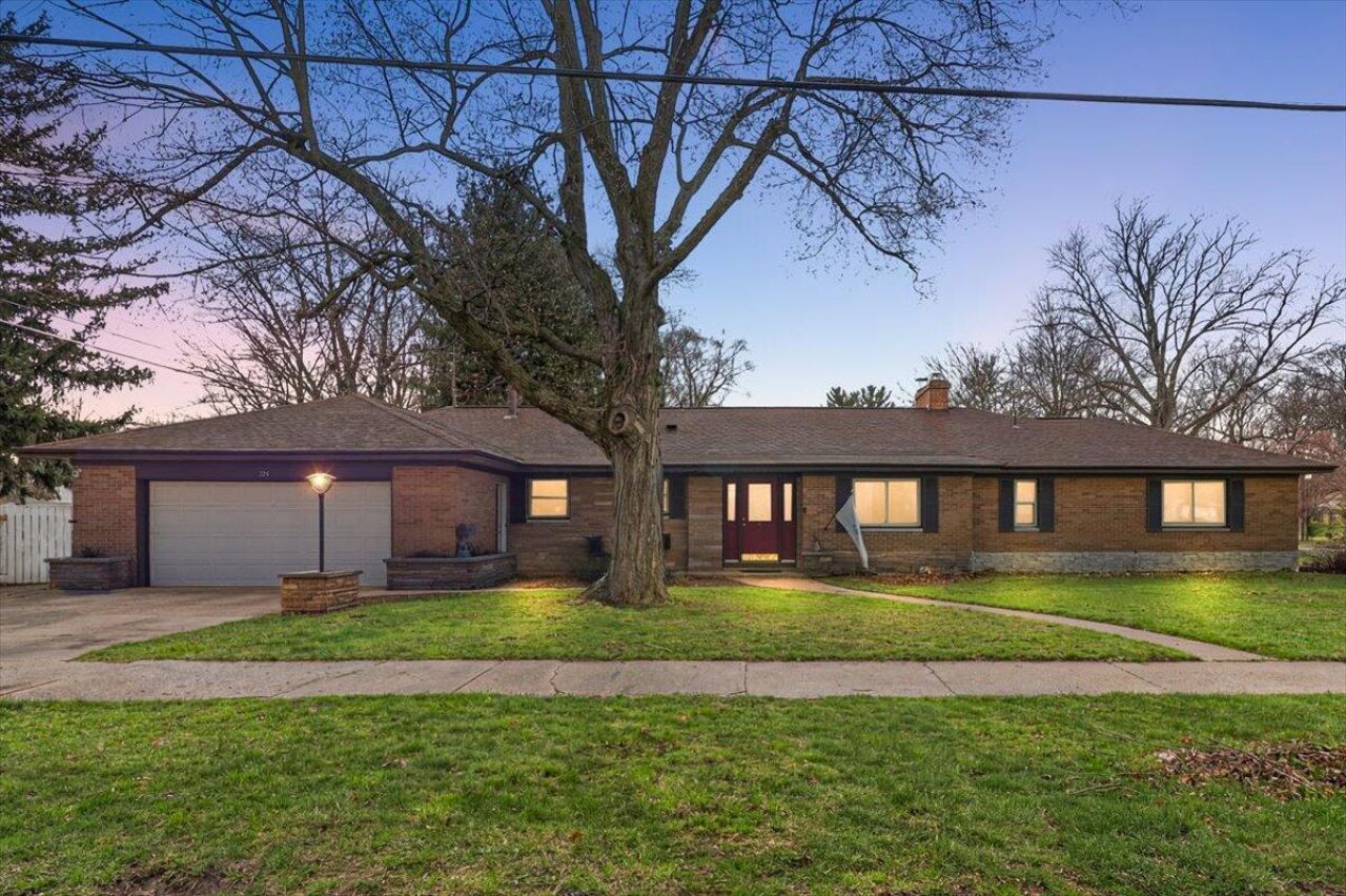 724 Columbia Avenue, Holland, MI 49423 Main Photo