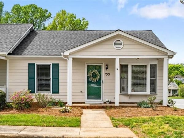 814 Guilford College Road, Unit 133, Greensboro, NC 27409