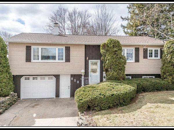 828 W WARREN STREET, New London, WI 54961