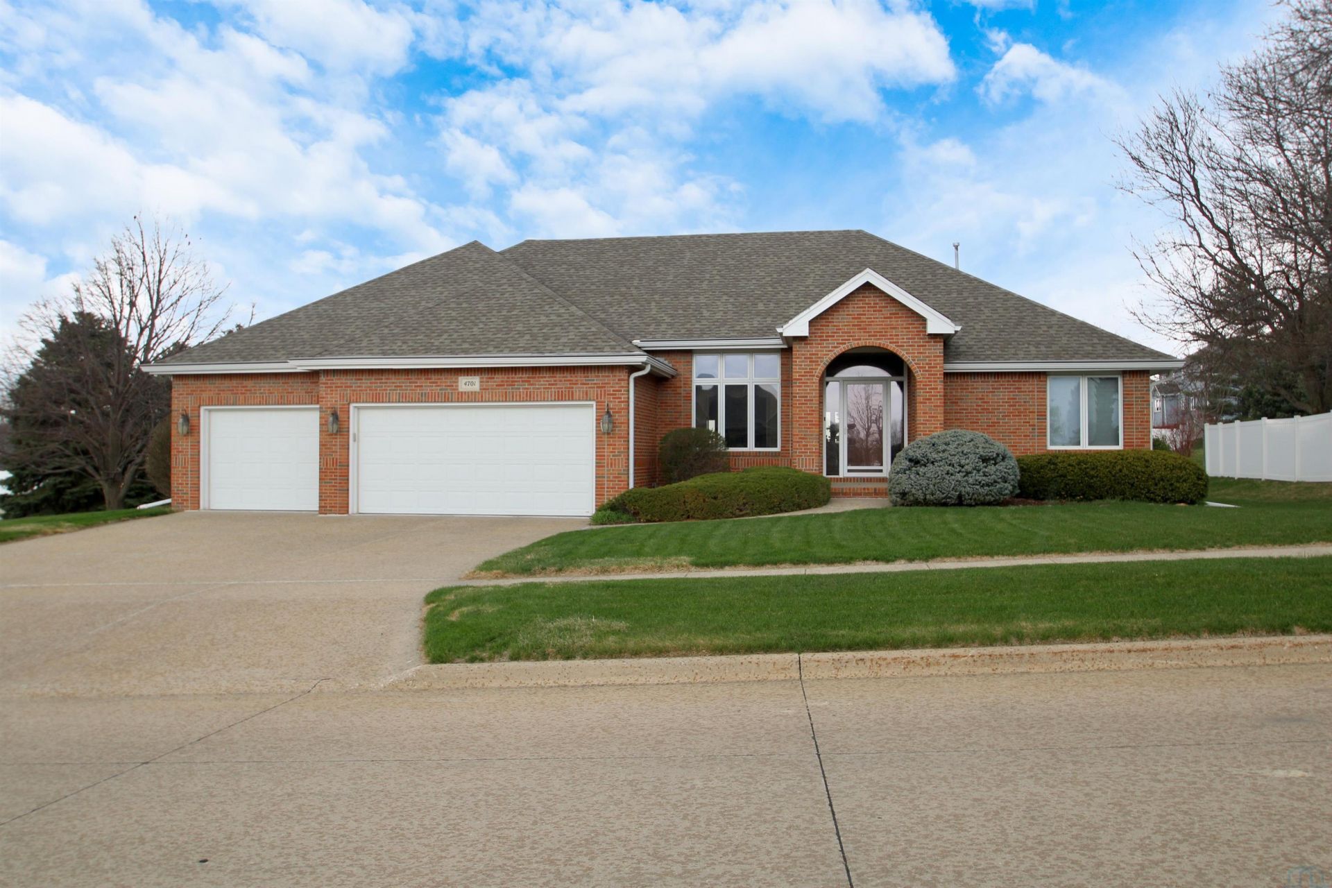 4701 Bristol Drive, Sioux City, IA 51106 Main Photo