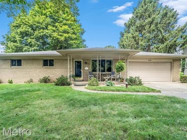 8250 Atha Street , White Lake Twp, MI 48386