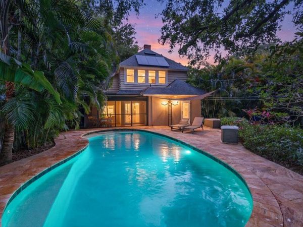 2318 WOODLAWN CIRCLE E, ST PETERSBURG, FL 33704