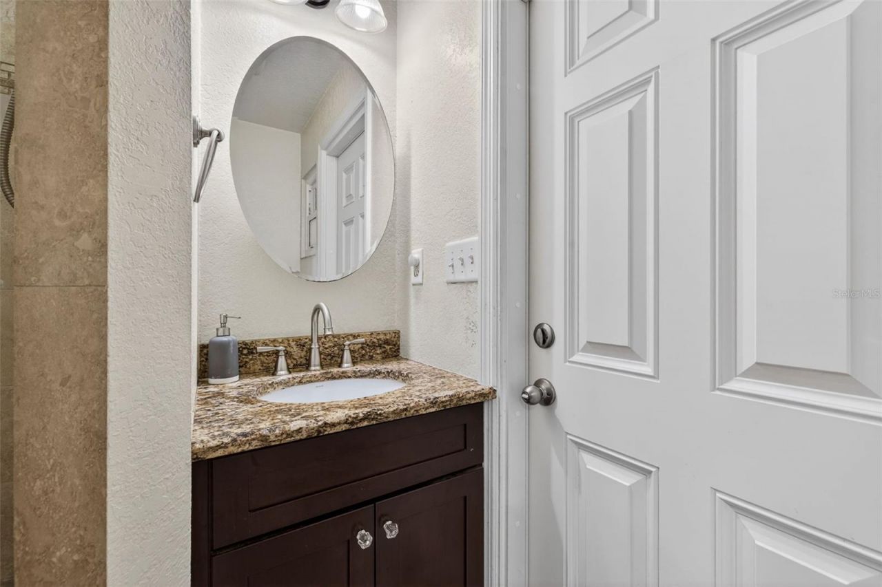 2318 Woodlawn Circle E, Saint Petersburg, FL 33704 Photo
