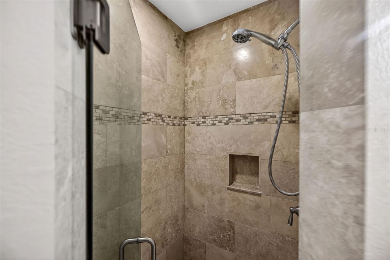 2318 Woodlawn Circle E, Saint Petersburg, FL 33704 Photo