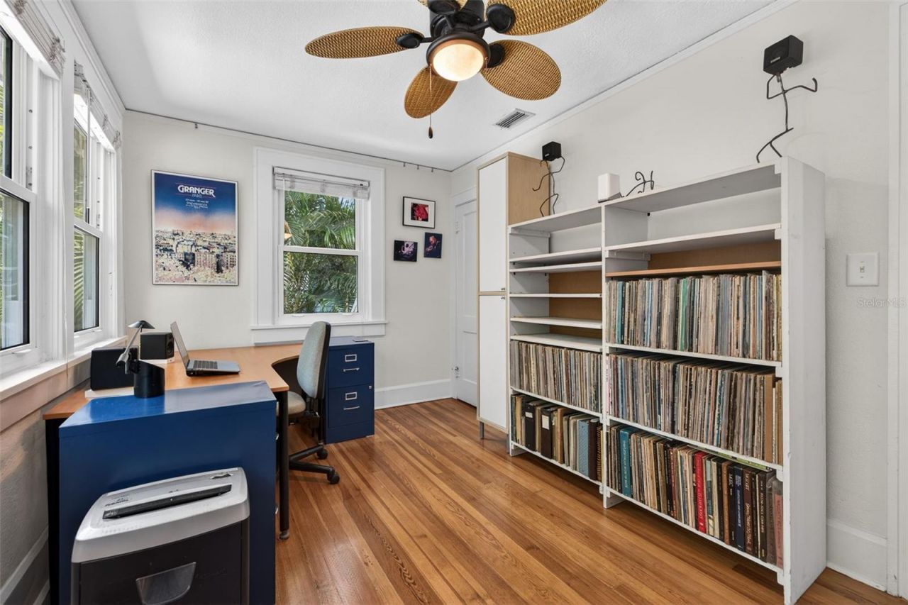 2318 Woodlawn Circle E, Saint Petersburg, FL 33704 Photo
