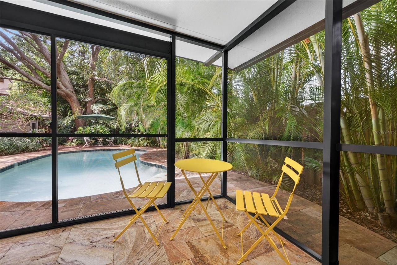 2318 Woodlawn Circle E, Saint Petersburg, FL 33704 Photo