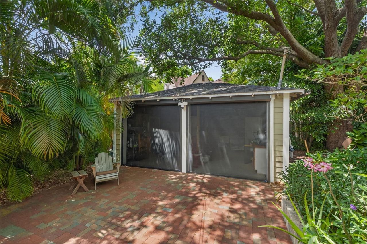 2318 Woodlawn Circle E, Saint Petersburg, FL 33704 Photo