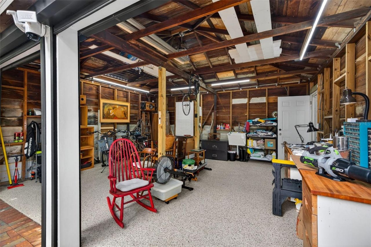 2318 Woodlawn Circle E, Saint Petersburg, FL 33704 Photo