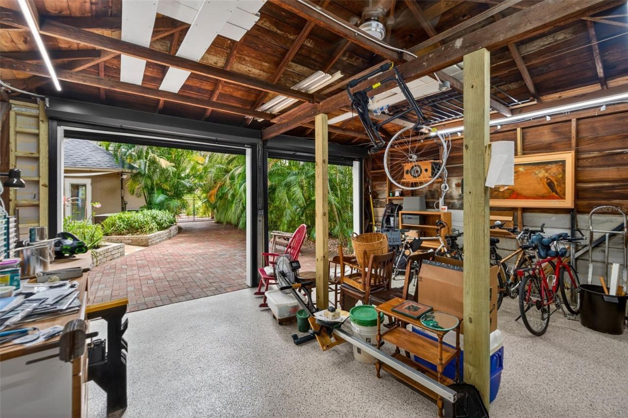 2318 Woodlawn Circle E, Saint Petersburg, FL 33704 Photo