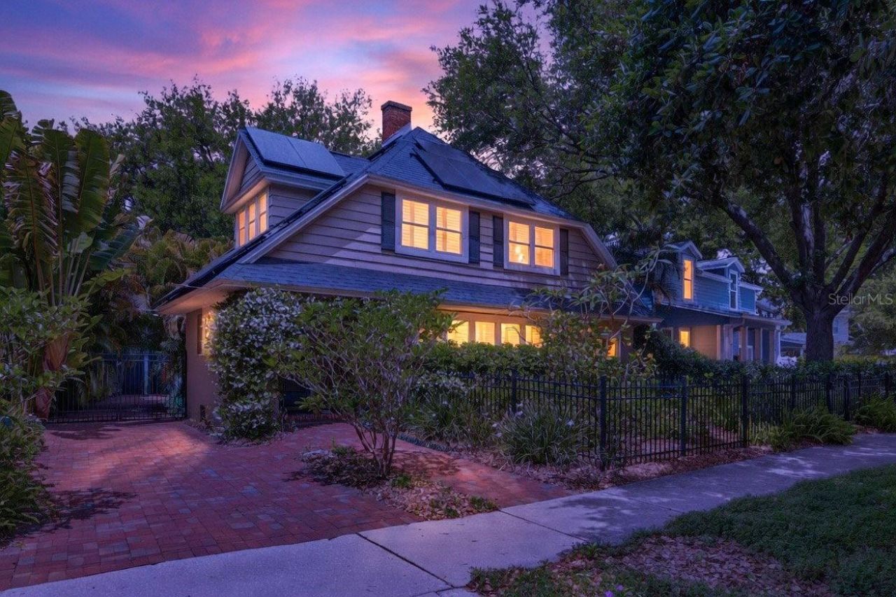 2318 Woodlawn Circle E, Saint Petersburg, FL 33704 Photo