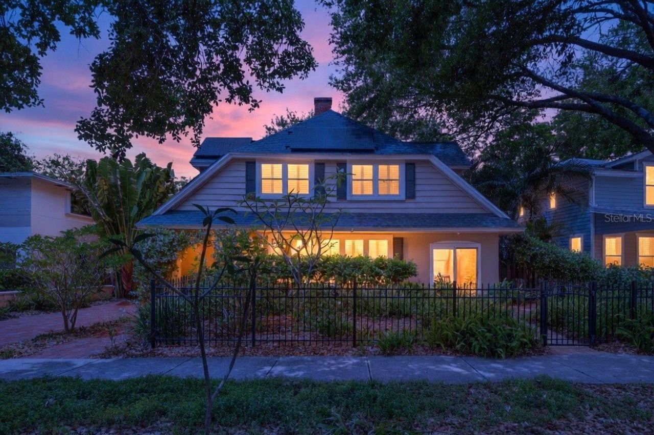 2318 Woodlawn Circle E, Saint Petersburg, FL 33704 Photo