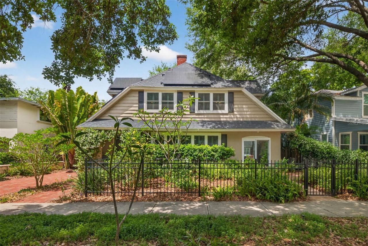 2318 Woodlawn Circle E, Saint Petersburg, FL 33704 Photo
