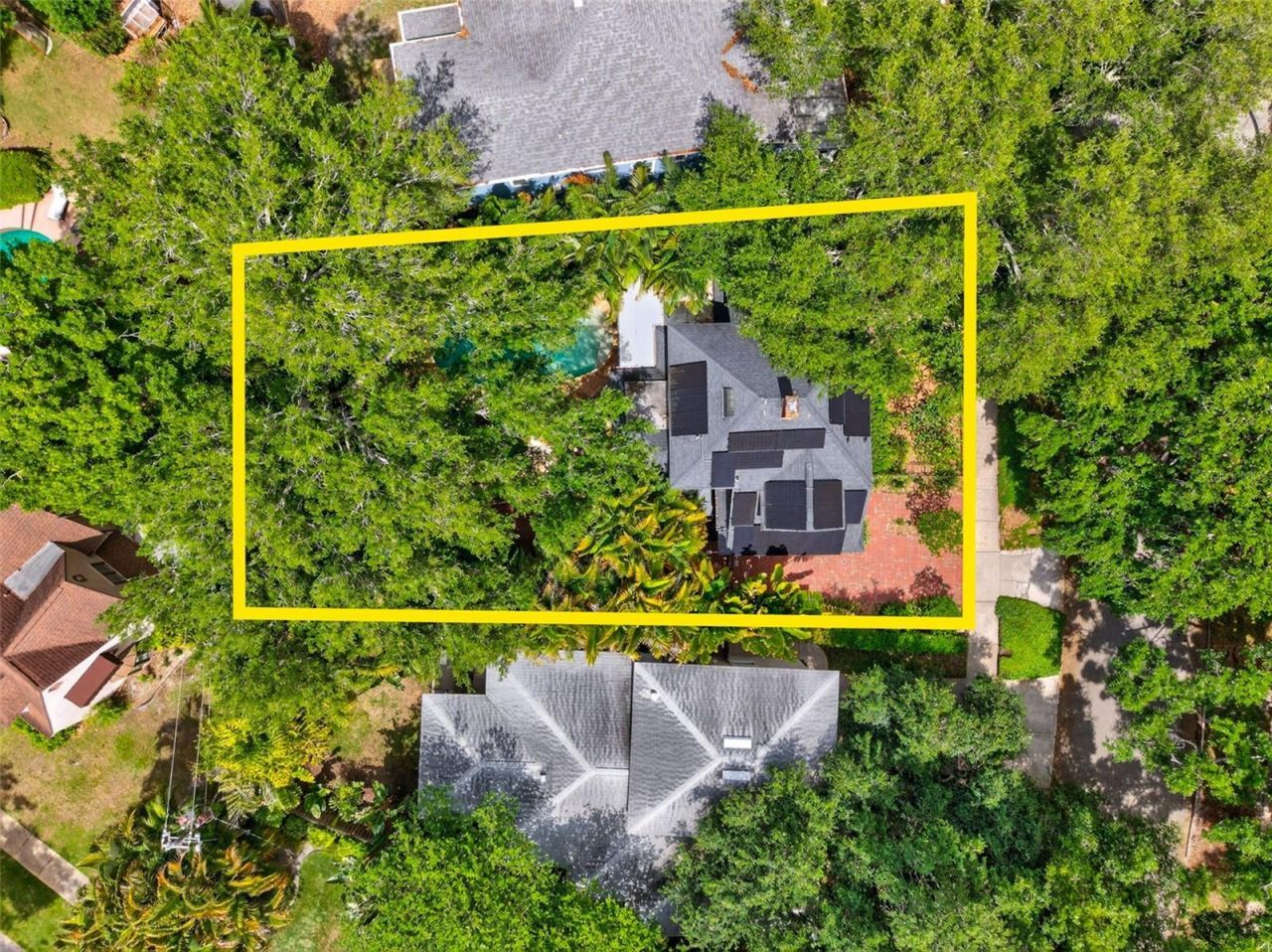 2318 Woodlawn Circle E, Saint Petersburg, FL 33704 Photo