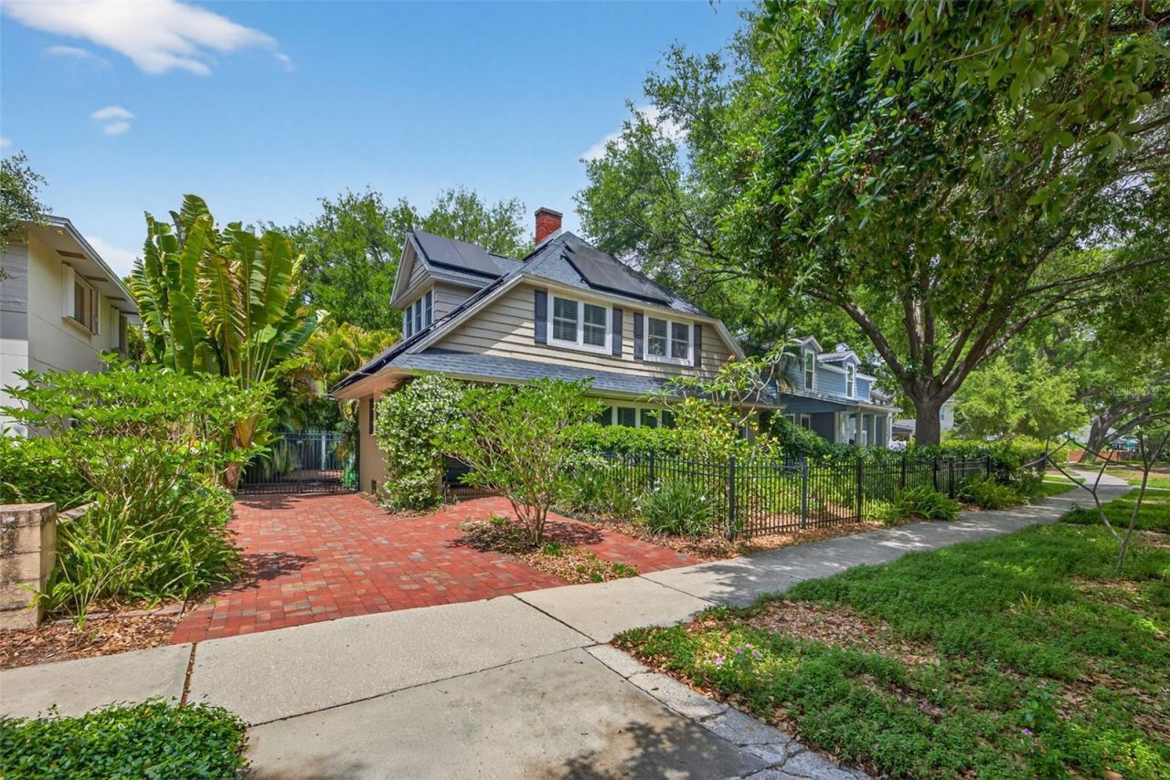 2318 Woodlawn Circle E, Saint Petersburg, FL 33704 Photo