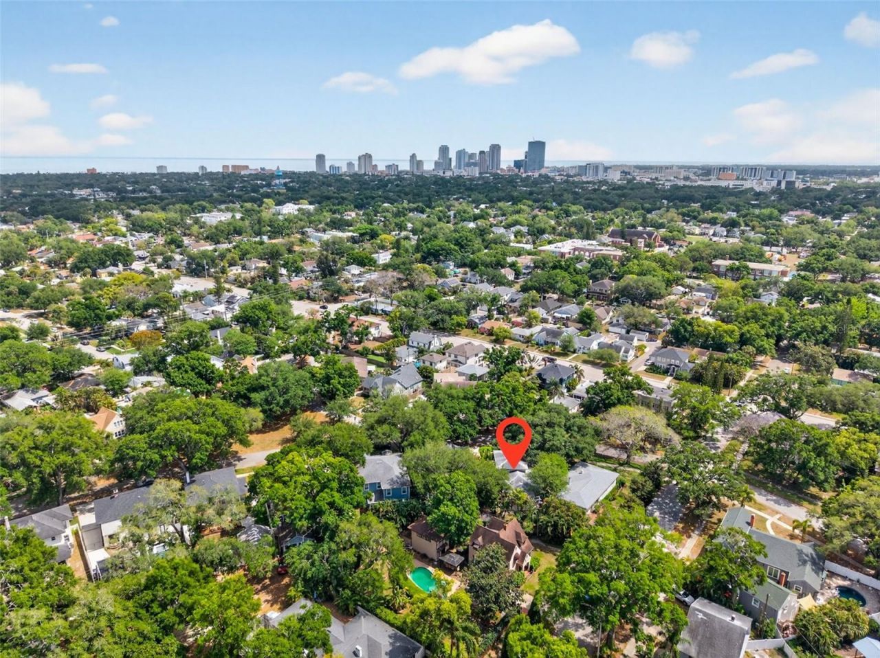 2318 Woodlawn Circle E, Saint Petersburg, FL 33704 Photo