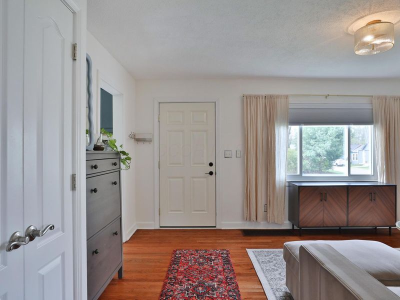 312 E Royal Forest Boulevard, Columbus, OH 43214 Photo 5