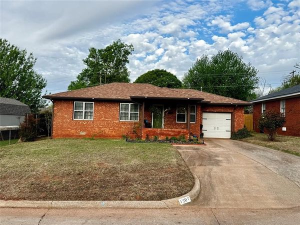 1307 N Broad Street, Guthrie, OK 73044