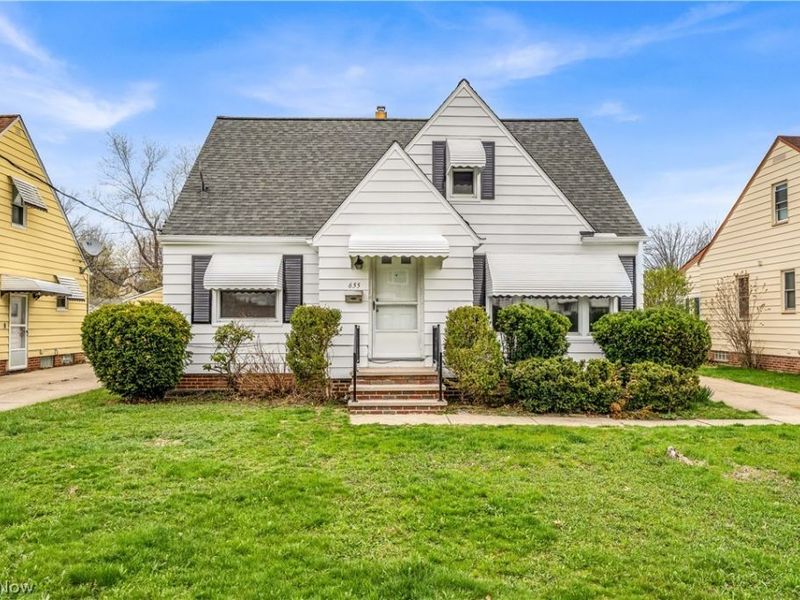 655 E 240th Street, Euclid, OH 44123 Photo 1