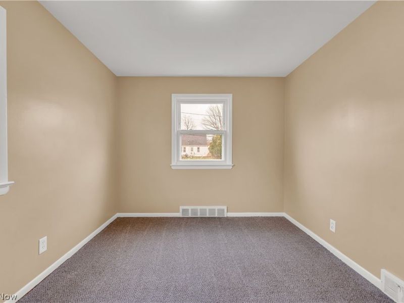 655 E 240th Street, Euclid, OH 44123 Photo 15