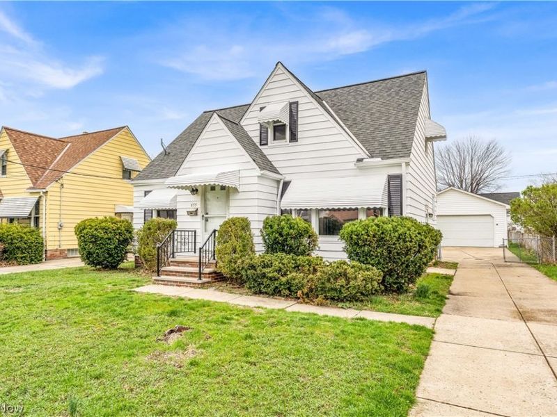 655 E 240th Street, Euclid, OH 44123 Photo 2