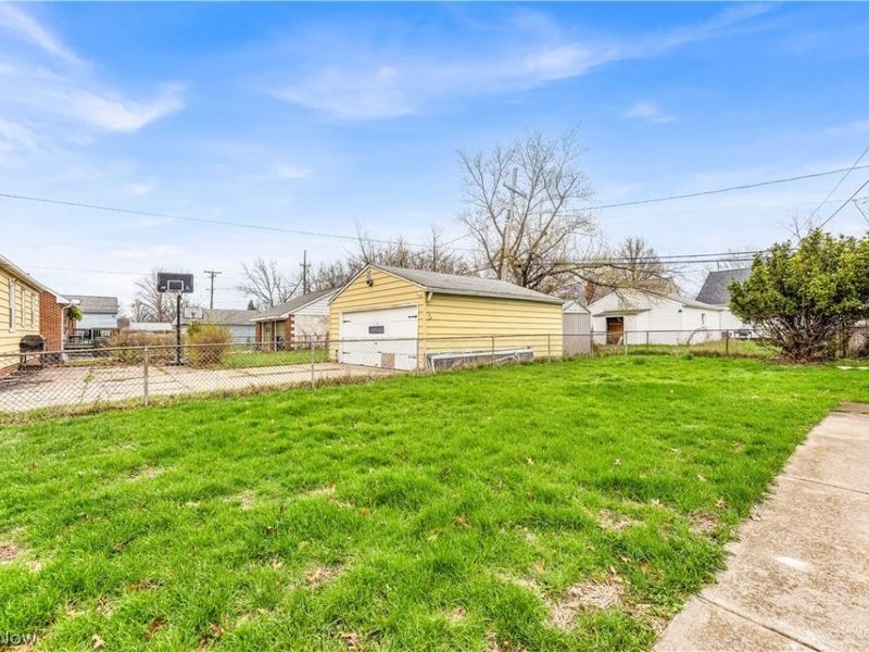 655 E 240th Street, Euclid, OH 44123 Photo 27