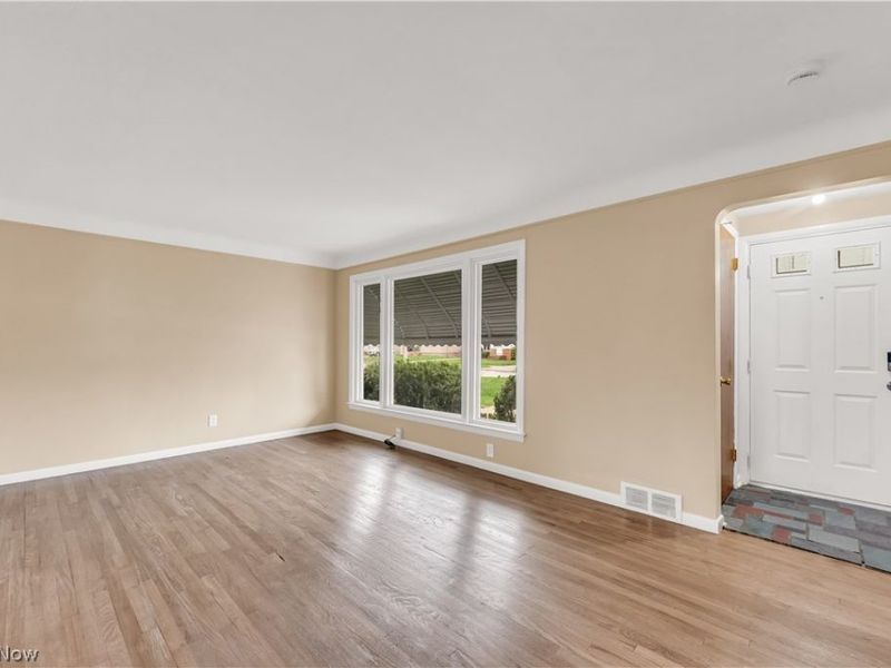 655 E 240th Street, Euclid, OH 44123 Photo 3