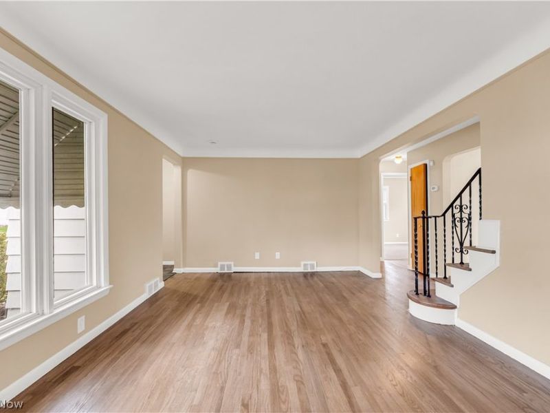 655 E 240th Street, Euclid, OH 44123 Photo 5