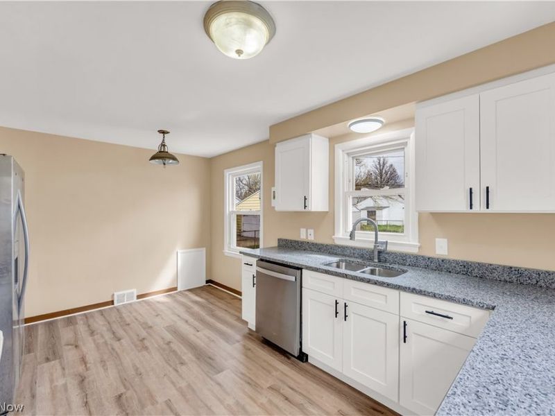 655 E 240th Street, Euclid, OH 44123 Photo 7