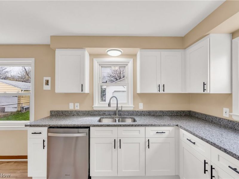 655 E 240th Street, Euclid, OH 44123 Photo 8