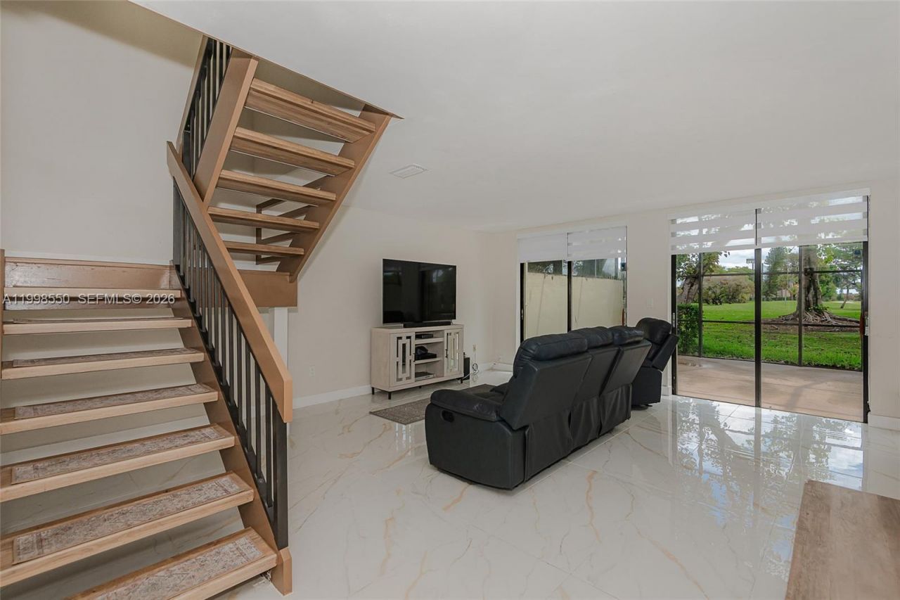 3325 Torremolinos Ave, Unit C-44, Doral, FL 33178 Photo