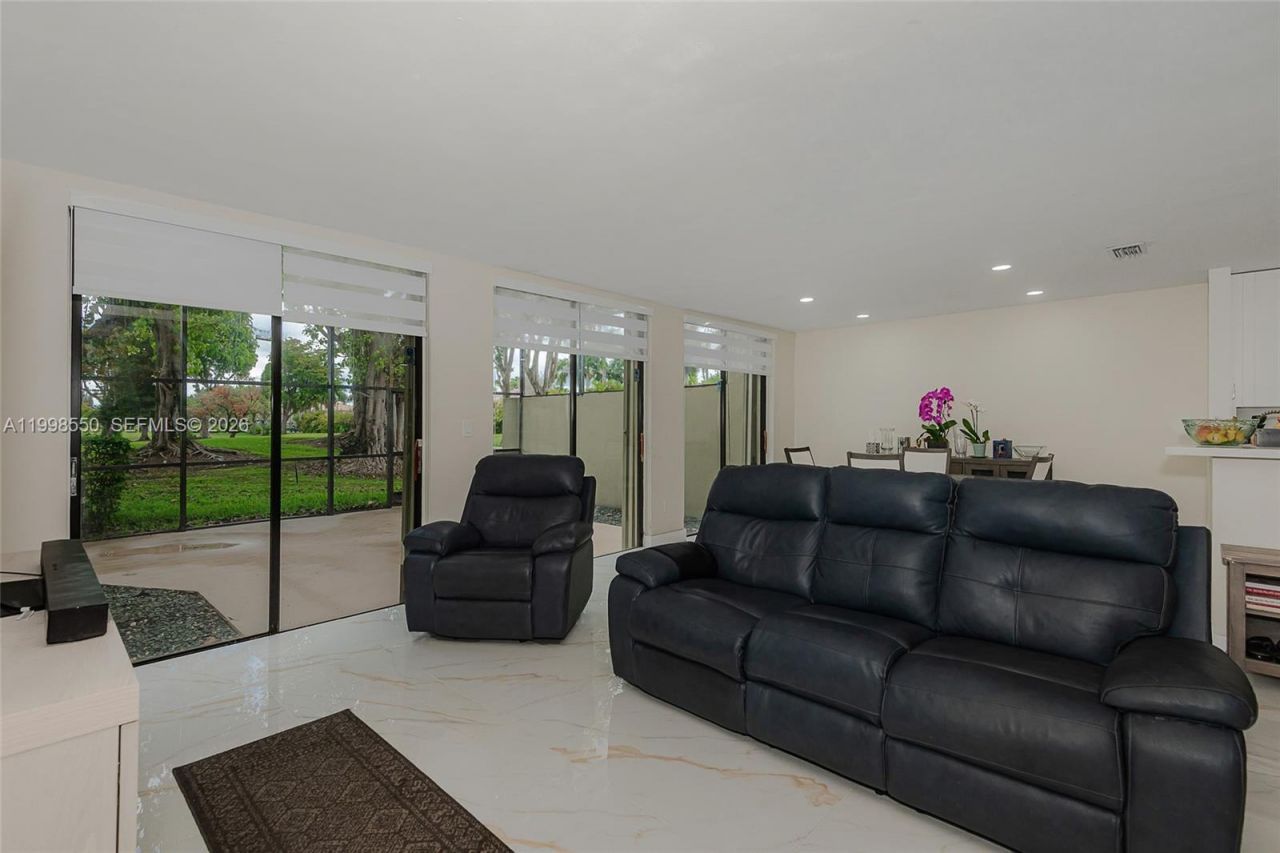 3325 Torremolinos Ave, Unit C-44, Doral, FL 33178 Photo
