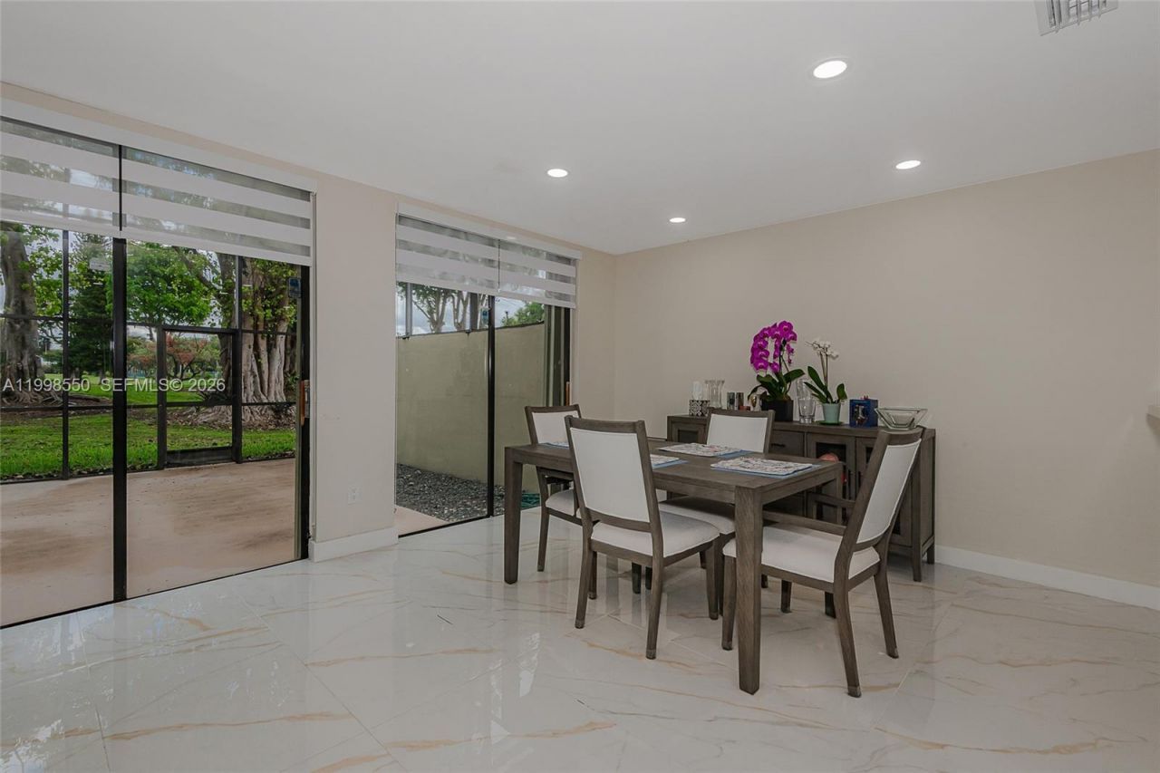 3325 Torremolinos Ave, Unit C-44, Doral, FL 33178 Photo