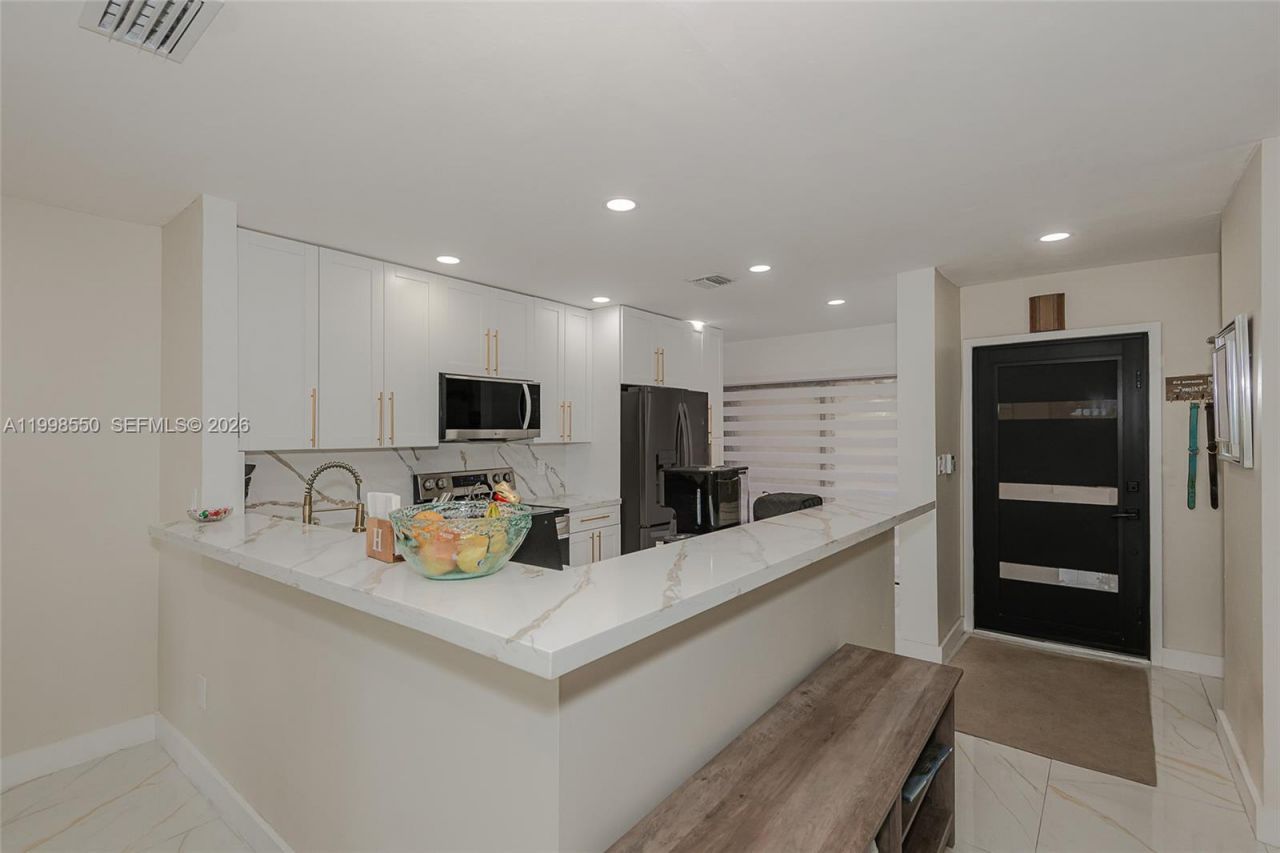 3325 Torremolinos Ave, Unit C-44, Doral, FL 33178 Photo