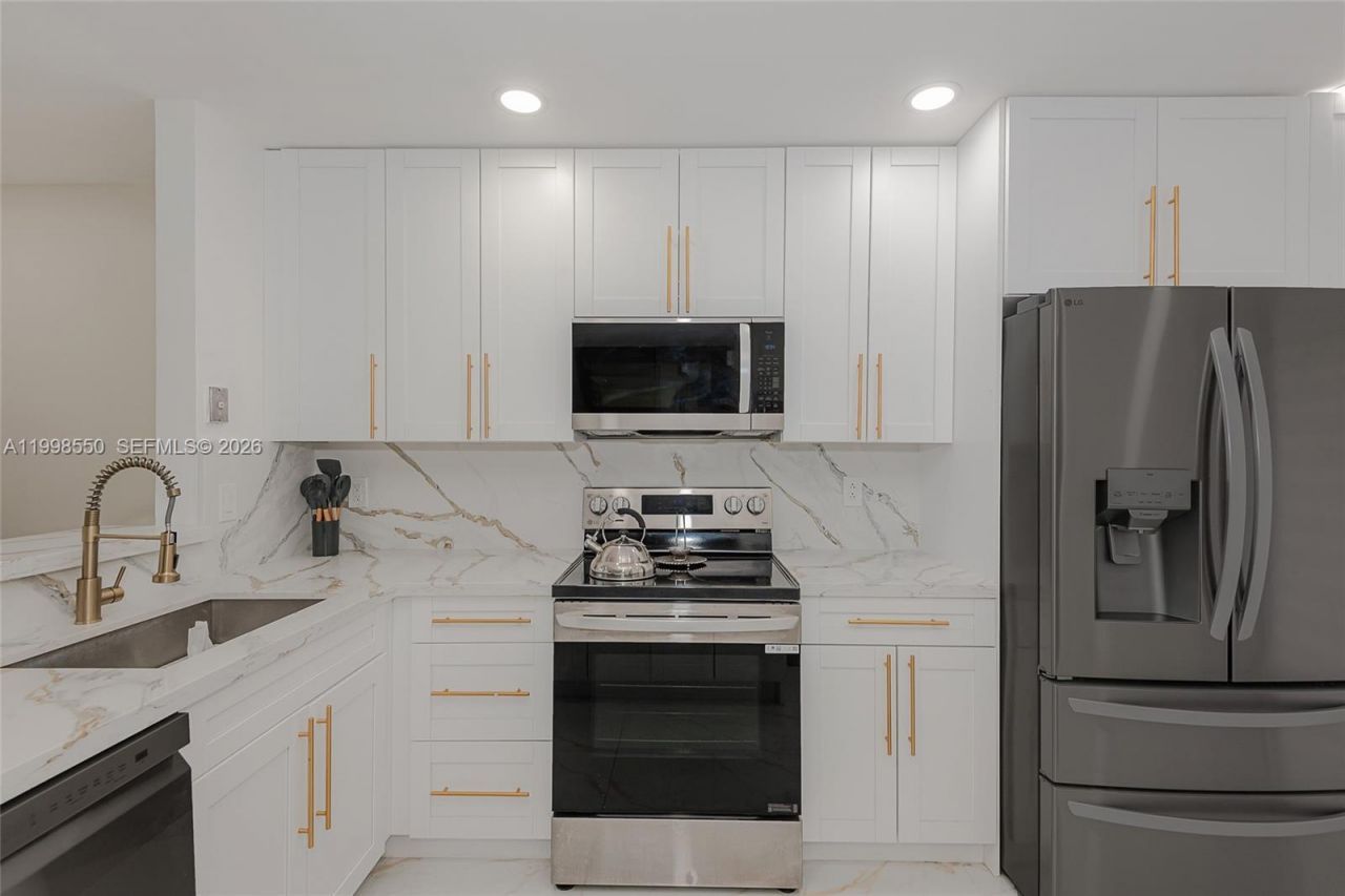 3325 Torremolinos Ave, Unit C-44, Doral, FL 33178 Photo