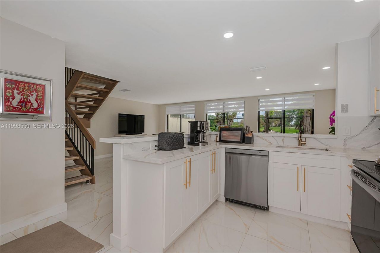 3325 Torremolinos Ave, Unit C-44, Doral, FL 33178 Photo