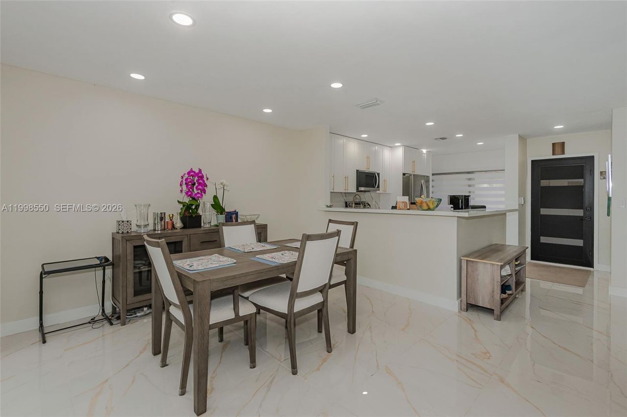 3325 Torremolinos Ave, Unit C-44, Doral, FL 33178 Photo